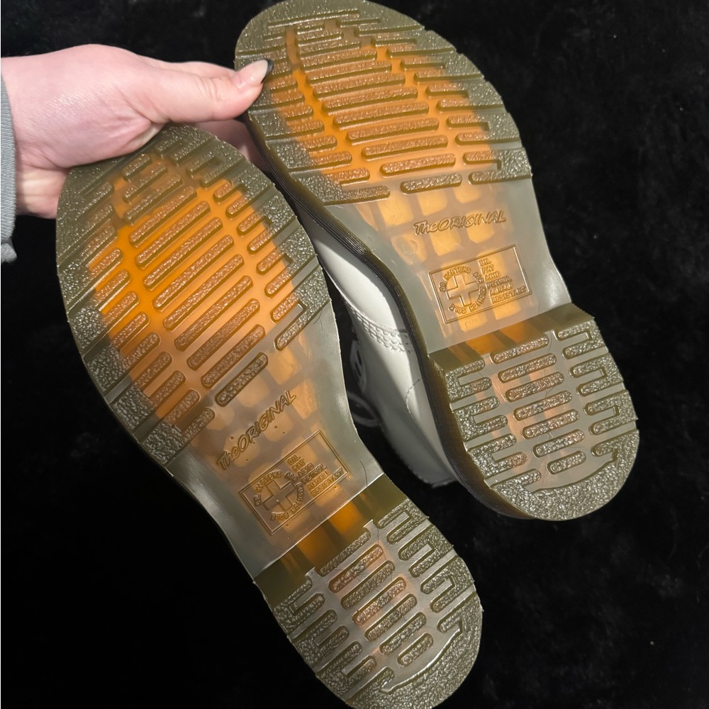 NWOT White Dr Martens - Picture 4 of 7